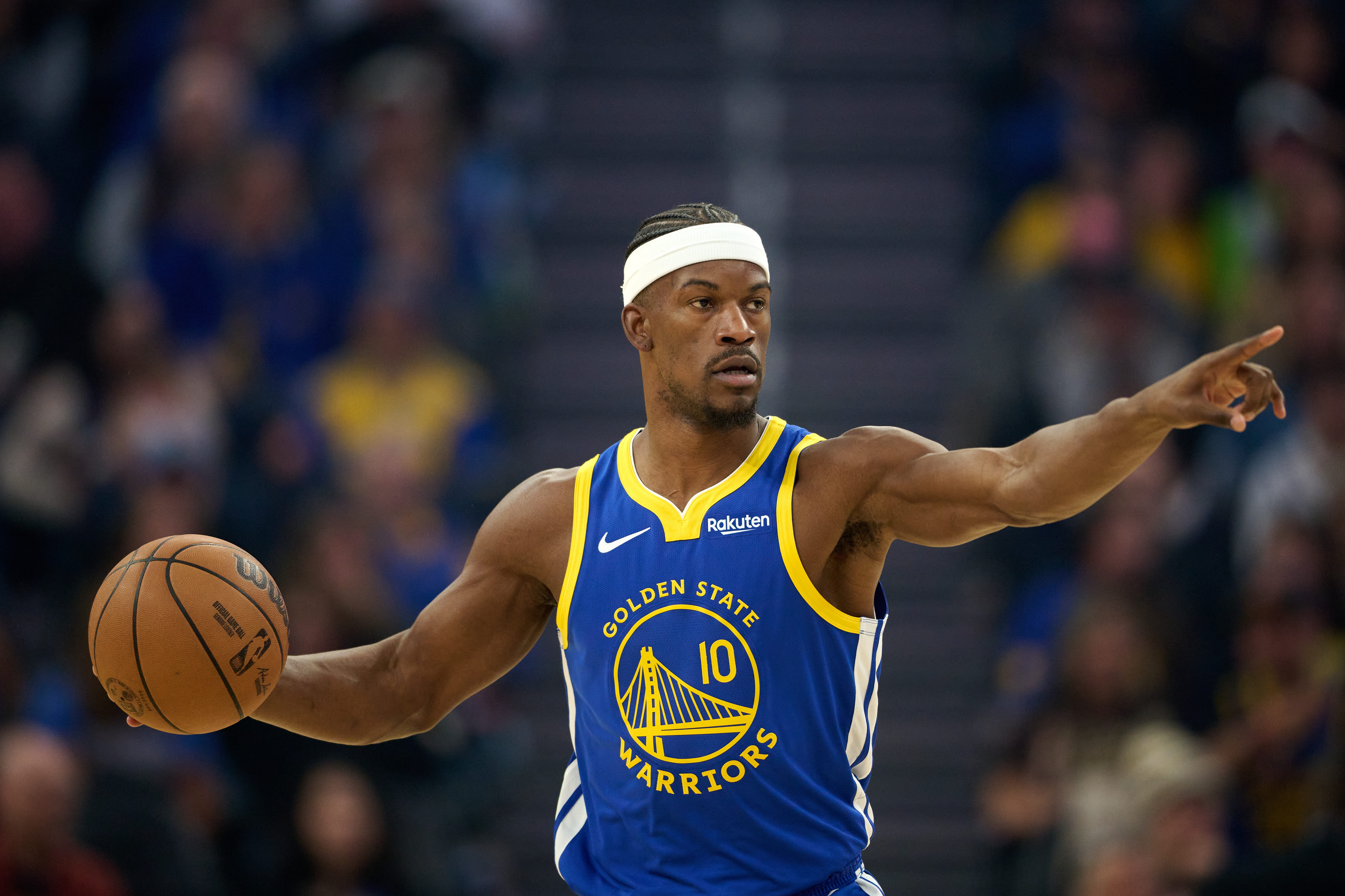 活力十足！巴特勒22中14轰全场最高32分外加8板4助 其中7前场板