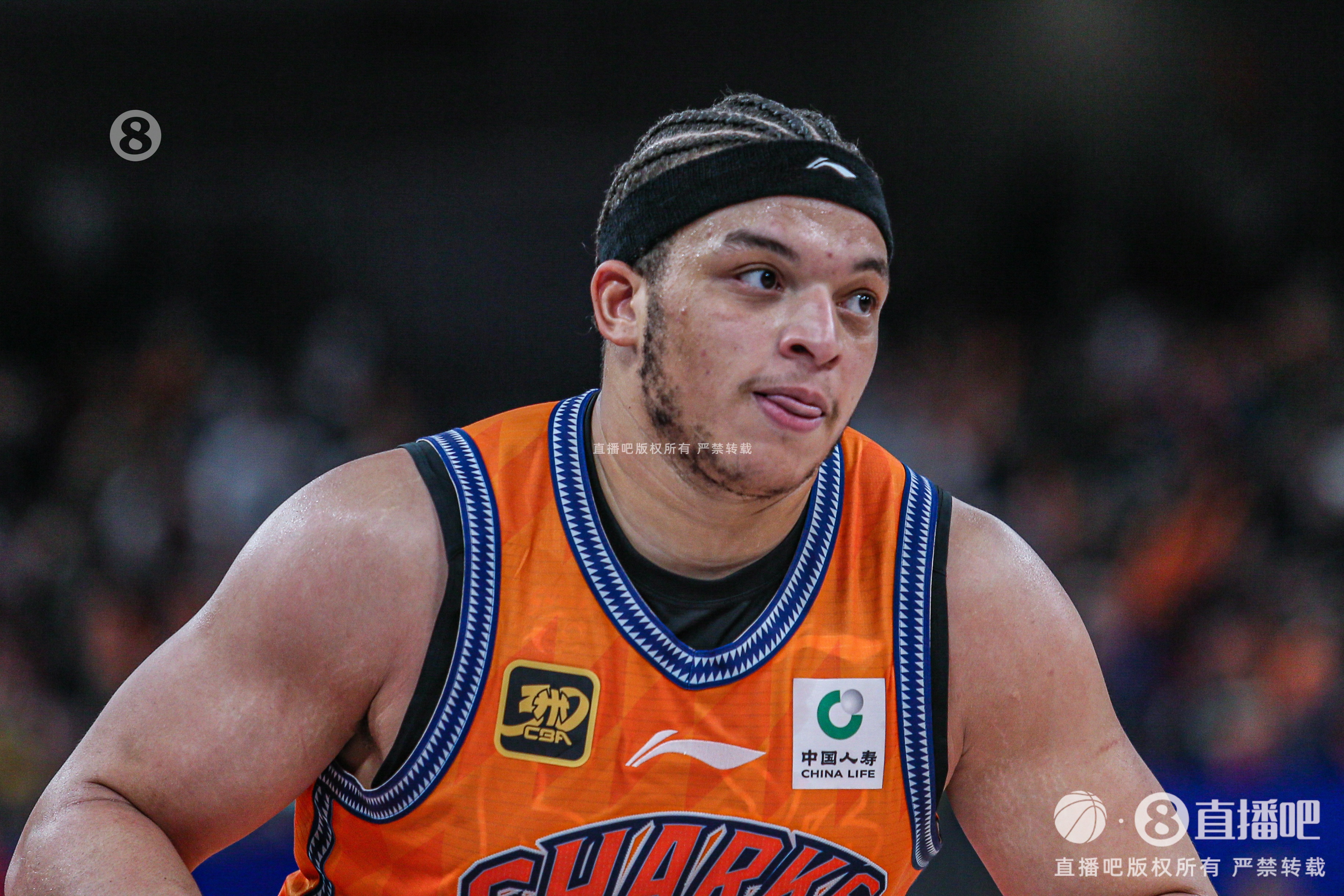 开云体育官网-无所不能！洛夫顿19中12砍下31分7板11助 正负值+21最高