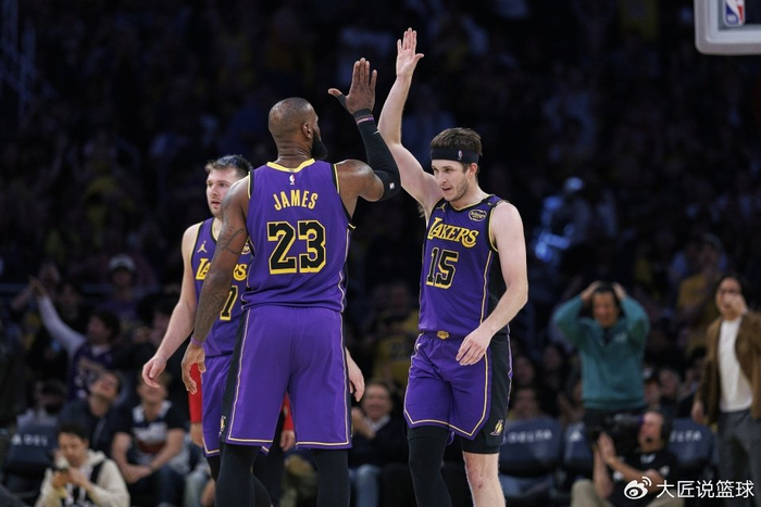 开云体育官网-3首轮追字母+2.4亿续小里！队记曝湖人计划 詹姆斯时代真要结束了|吉安尼斯·安特托孔波|里夫斯|紫金军团|东契奇|洛杉矶湖人队_新浪体育_新浪新闻
