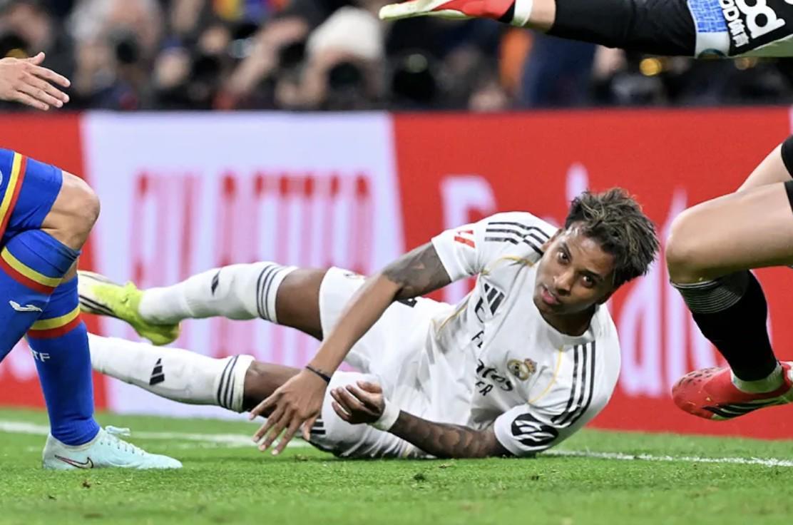 kaiyun-世界报：皇马关注伯纳乌草皮；罗德里戈懊悔在不适后坚持踢球