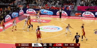 开云官网-笑喷！比利时女篮球员冲撞张子宇，结果自己人仰马翻受伤离场