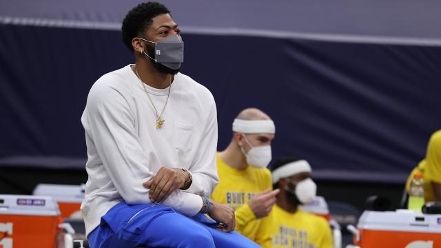 开云体育官网-浓眉伤停却有新角色 场边积极发声宛若球队助教